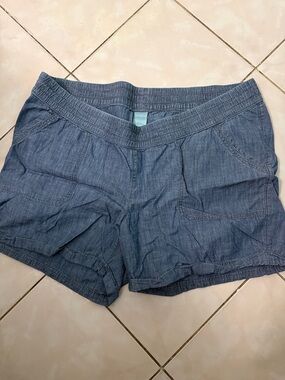 Women’s maternity Chambray Casual Shorts in Blue